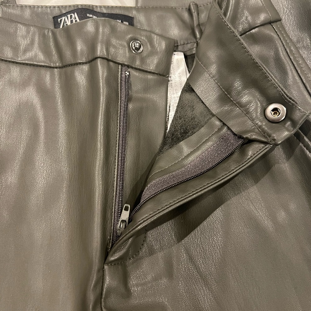 NWOT ZARA ARMY GREEN FAUX LEATHER PANTS SIZE XS - Picture 9 of 9